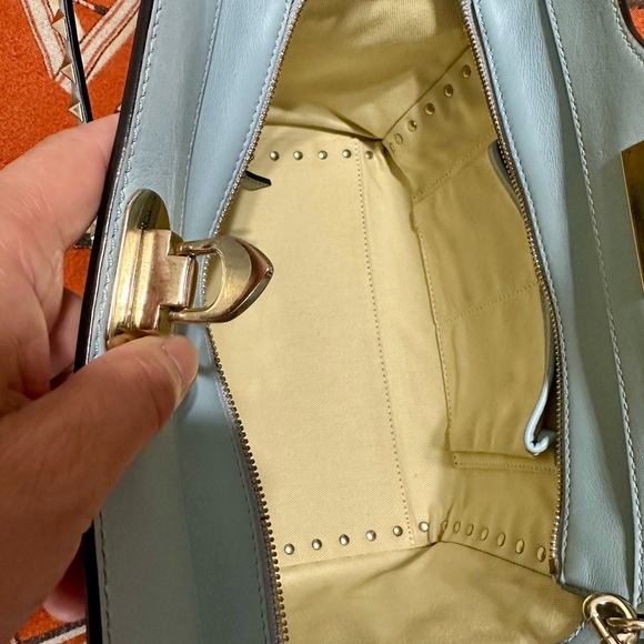 VALENTINO GARAVANI ❤️🌟 ROCKSTUD LEATHER BLUE TOTE BAG ⭐️ - Picture 11 of 14